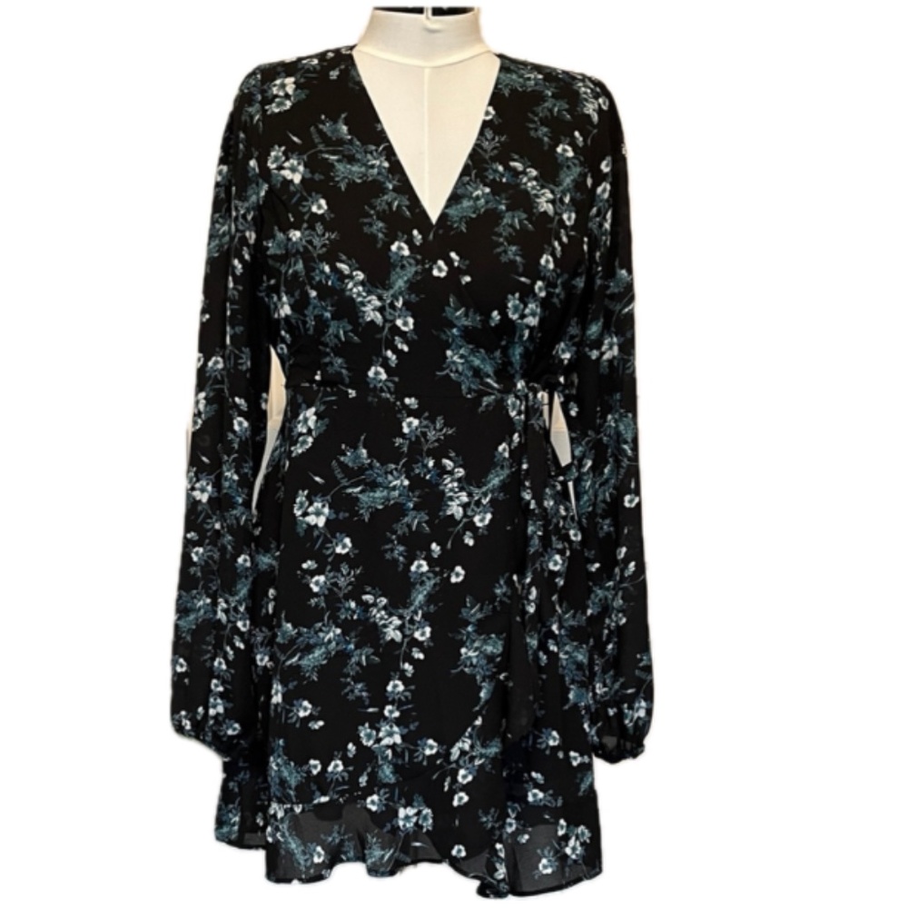 Francesca’s Mi Ami Lined Long Sleeve Floral Wrapped Spring Women Dress, Large
